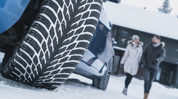 Nokian Hakkapeliitta R5 EV vs. Standard Winter Tires: A Comparison for Electric Vehicle